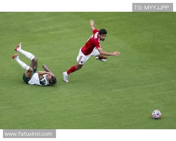 贱贱足球球星搞笑瞬间合集 盘点那些令人捧腹的经典瞬间